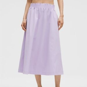Lululemon Strech Woven Ruffle Waist Midi Skirt